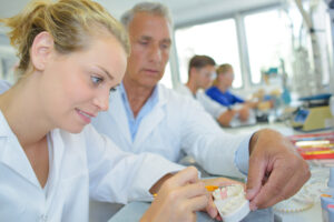 The Benefits Of Getting Dentures From An Organization With An On-Site Dental Lab